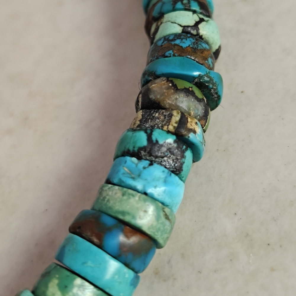 Vintage Turquoise Heishi Beaded Necklace Navajo Style - Picture 4 of 13